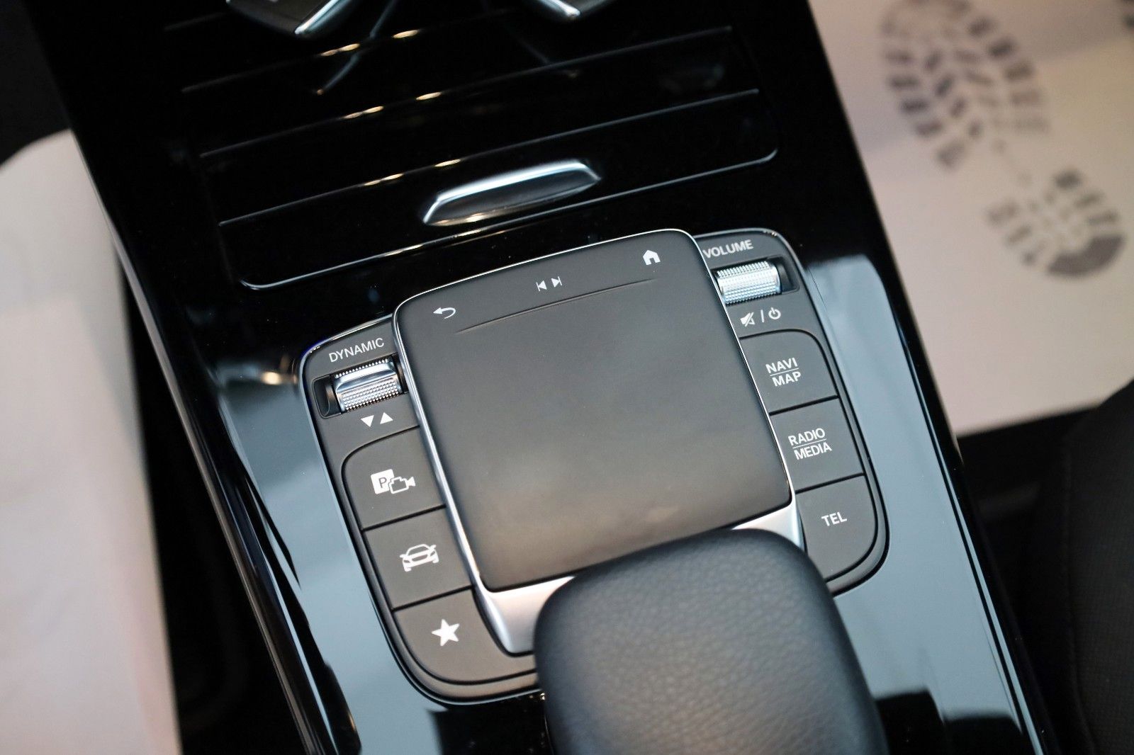 Fahrzeugabbildung Mercedes-Benz CLA 200d Coupé Navi,LED,Kamera,Park-Paket,Apple