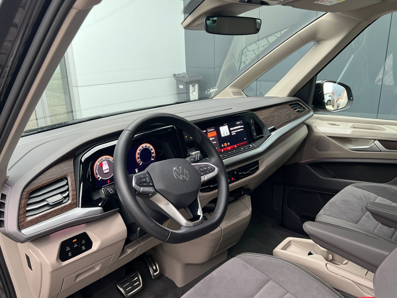 Fahrzeugabbildung Volkswagen Multivan T7 Style 2.0 TDI DSG *AHK, IQ.Light, Pa