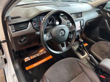 Skoda Octavia Scout*ACC*NAVI*AHK*PANO*2-Zonen*