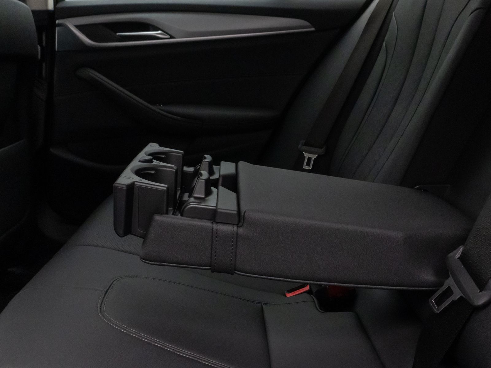 Fahrzeugabbildung BMW 520d Kamera DAB 4xKlima AHK Alarm Leder Sport