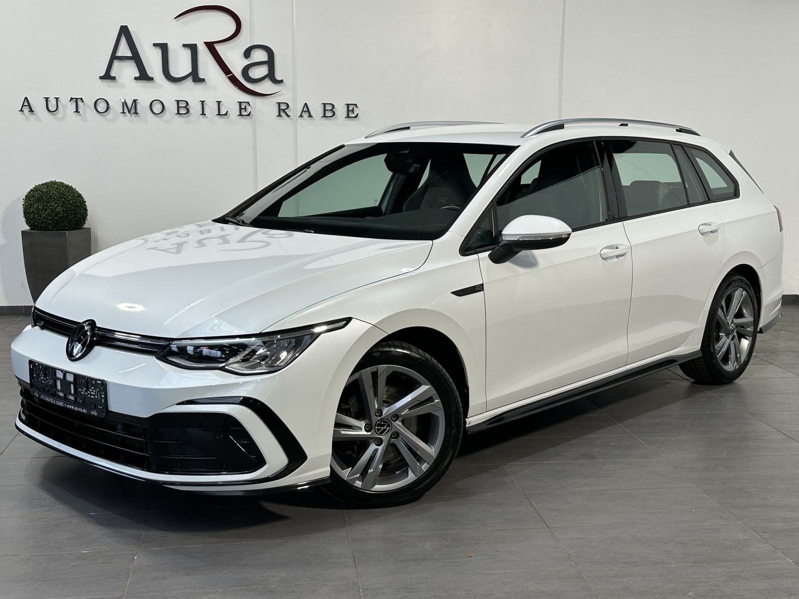 Fahrzeugabbildung Volkswagen Golf Variant 2.0 TDI DSG R-Line NAV+LED+AHK+KAM