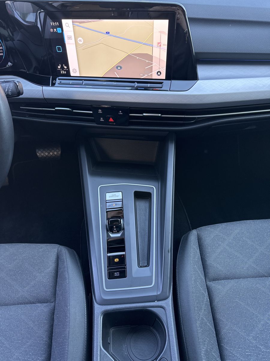 Fahrzeugabbildung Volkswagen Golf Variant 2.0 TDI DSG Life NAV+LED+KAM+AHK+VC