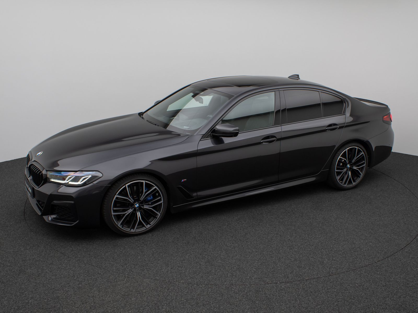 Fahrzeugabbildung BMW M550i xD Laser SoftClos 360°HUD DAB H/K DisplKey