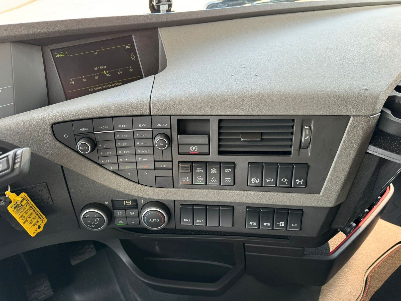 Fahrzeugabbildung Volvo FH 540 8x4 EU6 Retarder Lenk/Lift KESLA LK 9,4m