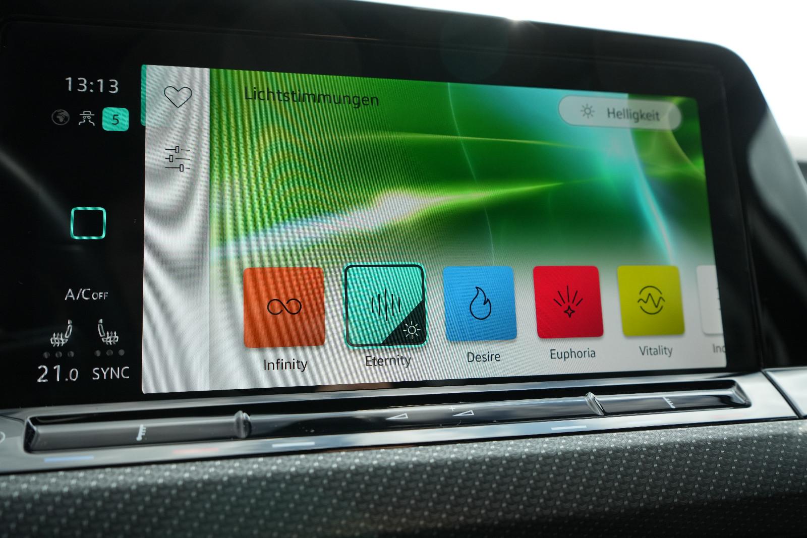 Volkswagen Golf VIII Lim. R-Line eTSI LED LHZ ACC DCC, миниатюра 28