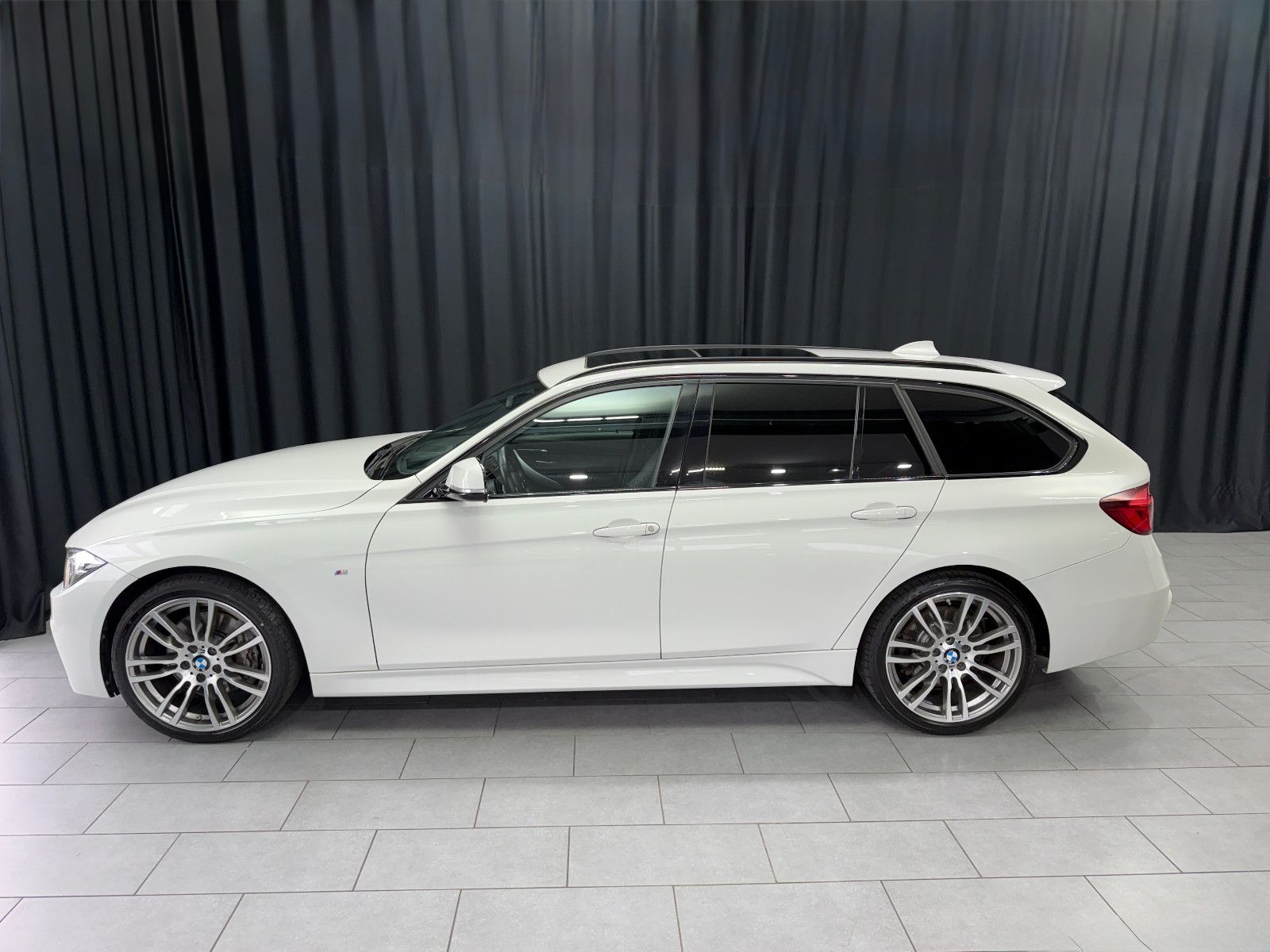 Fahrzeugabbildung BMW 340i Touring xDrive M Sport |H/K|HuD|AHK|PANO