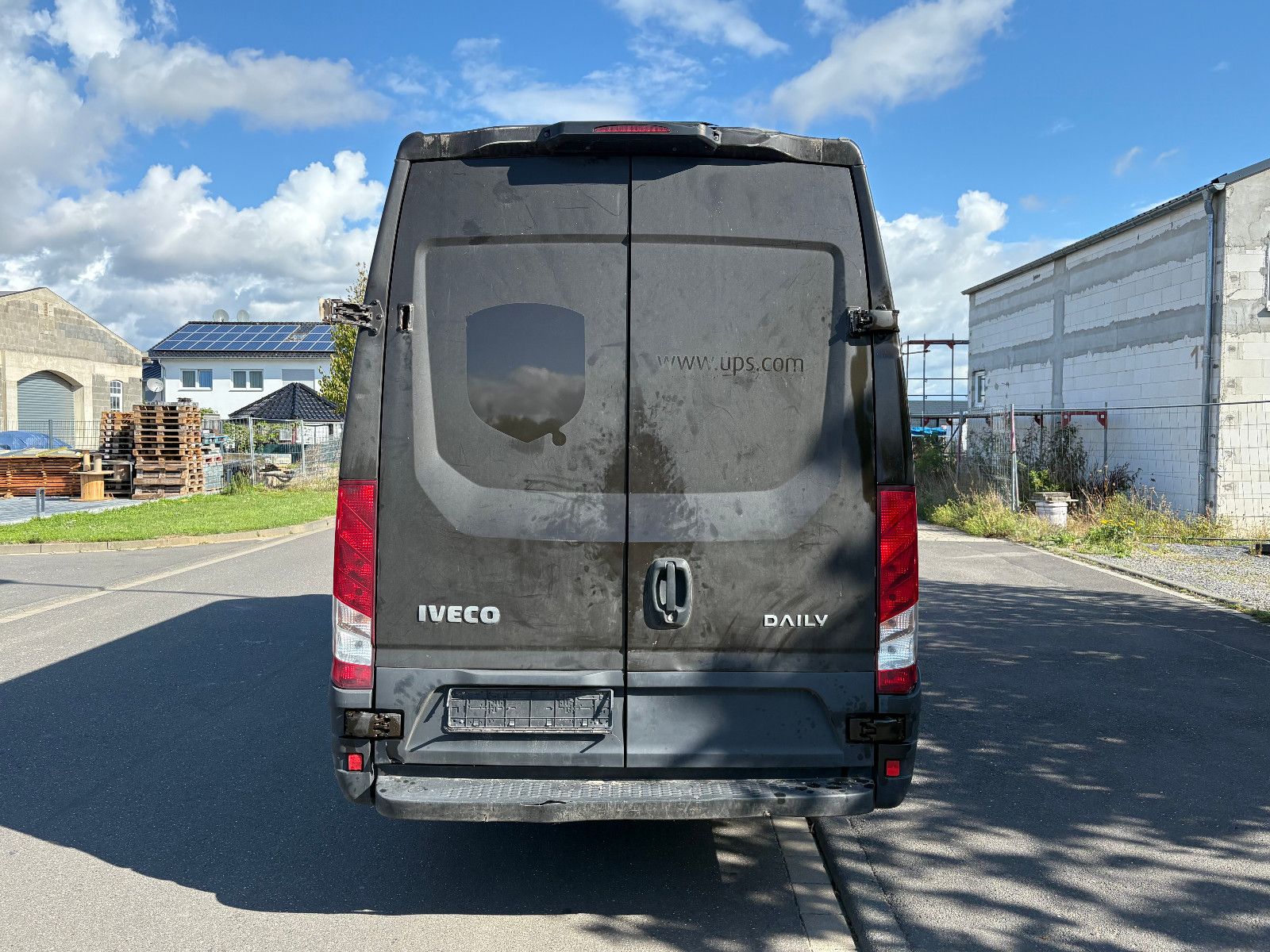 Fahrzeugabbildung Iveco Daily Kasten HKa 35 S ... V Radstand 4100/2-SITZ