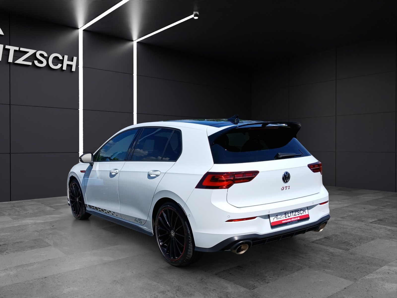 Fahrzeugabbildung Volkswagen Golf VIII GTI Clubsport Matrix Navi Leder Pano A