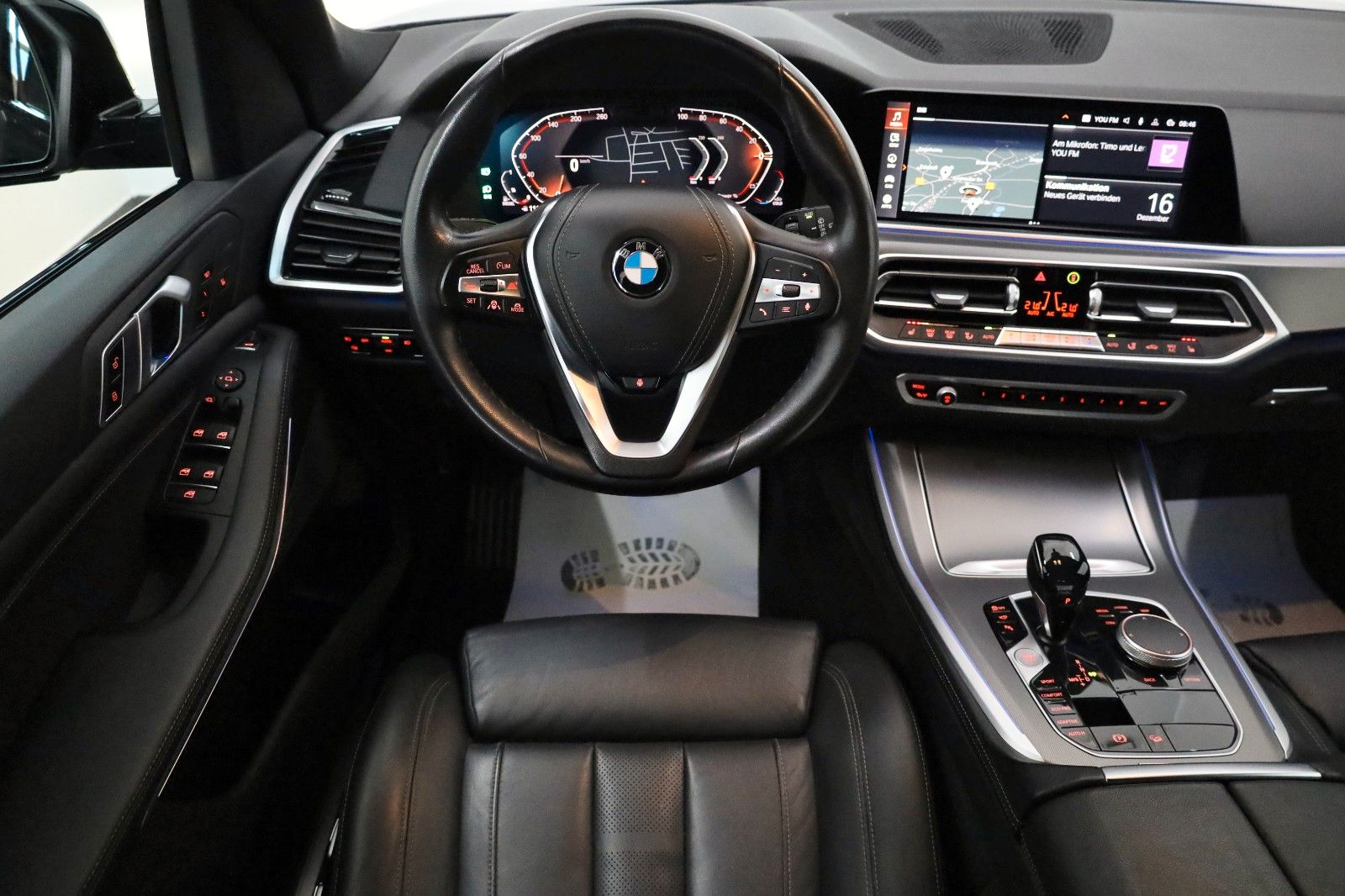 Fahrzeugabbildung BMW X5 xDrive 30d Leder,Navi,LED,PanDach,HeadUp,360°