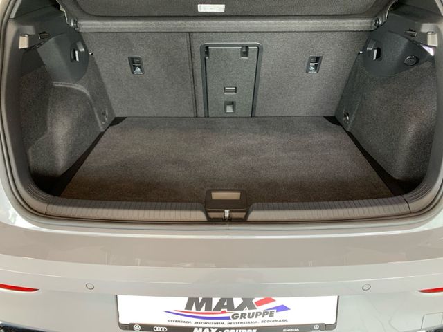 Golf VIII 2.0 TSI R-LINE BLACKSTYLE PANO+KAM+ACC