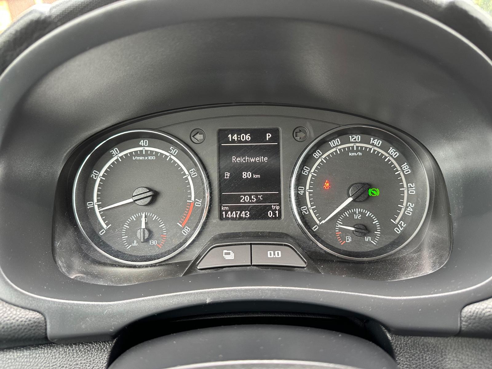 Skoda Fabia Combi RS 1.4 TSI 180 ch • DSG • Sièges sport chauffants • Régulateur • Jantes 17"