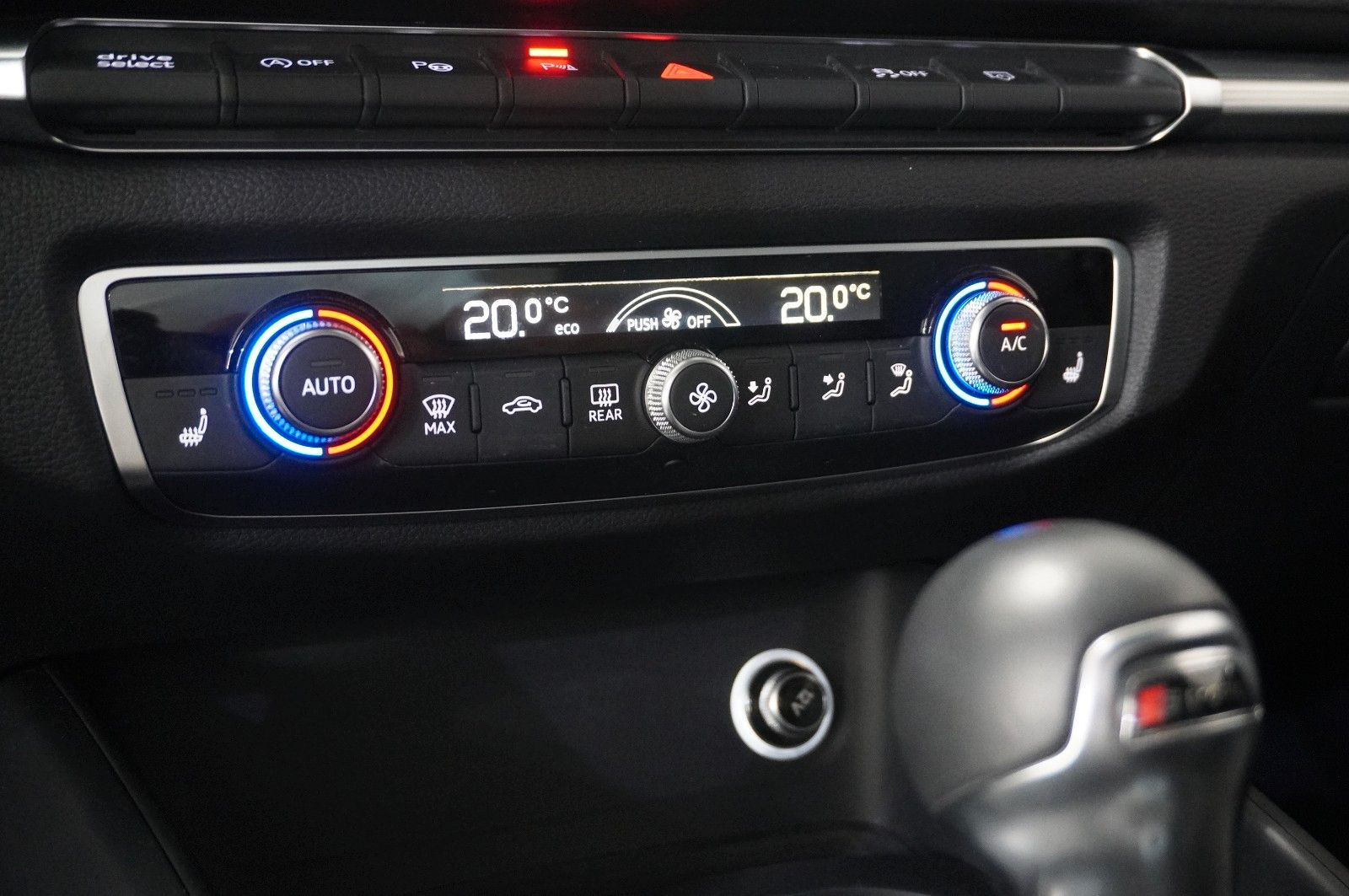 Fahrzeugabbildung Audi A3 LIM. 35 TDI S-TRONIC SPORT NAVI/SH/KAMERA/AHK