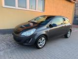Opel Corsa D Satellite - Opel Corsa Satellite mit Benzin-Antrieb