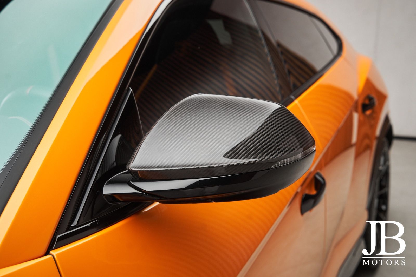 Fahrzeugabbildung Lamborghini Urus Performante Carbon Head-Up Akrapovic