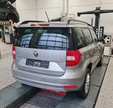 Skoda YETI 2.0 TDI AMBITION | TEMPOMAT | PDC | RADIO | - Skoda Yeti: Schwarz