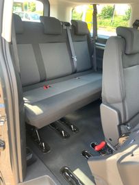 Bild 18 Opel Vivaro Kombi XL 9 Sitze 8 AT Heckklappe
