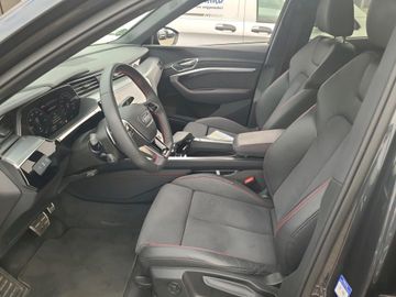 Audi Q8 e-tron - 10