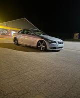 BMW 325i Coupé - - silberne BMW 325