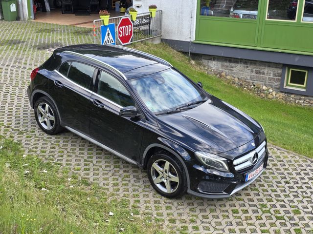 MERCEDES-BENZ GLA 220 GLA  AMG line LED  4Matic Panorama Kam.
