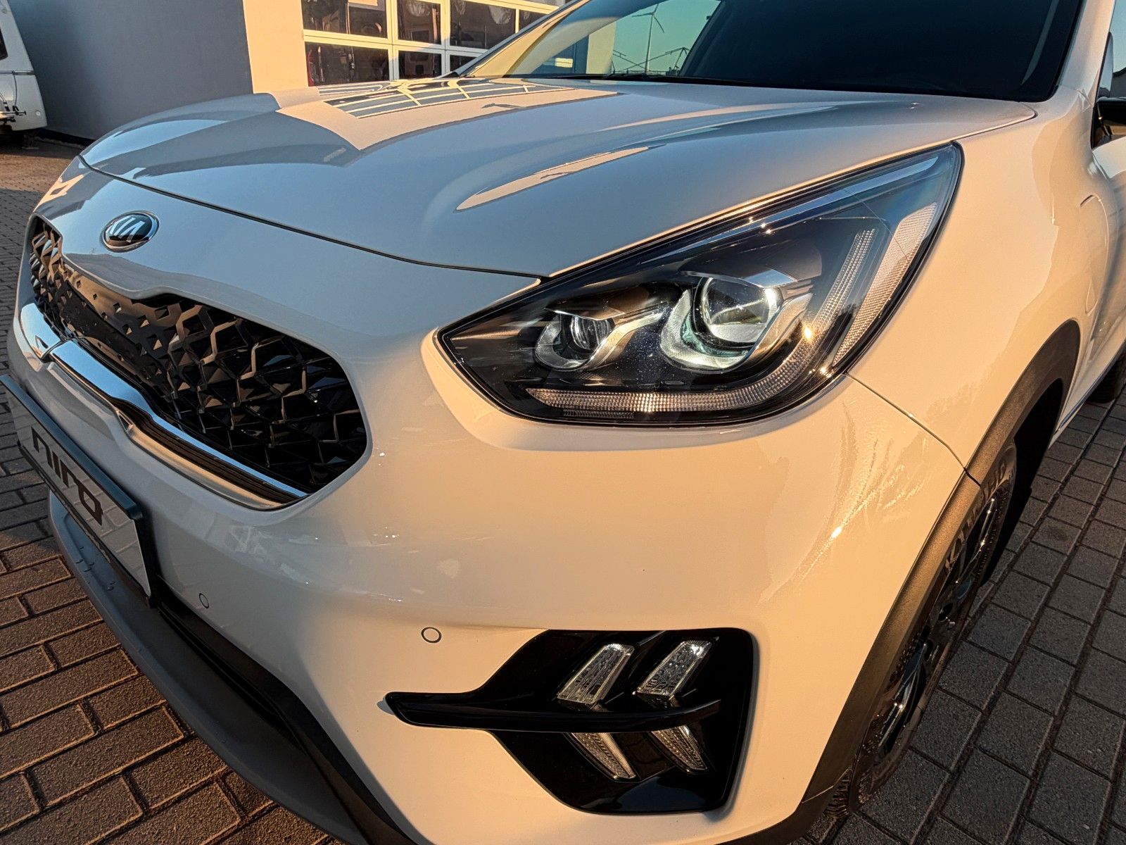 Fahrzeugabbildung Kia Niro Vision Plug-in Hybrid Navigation Style Pake