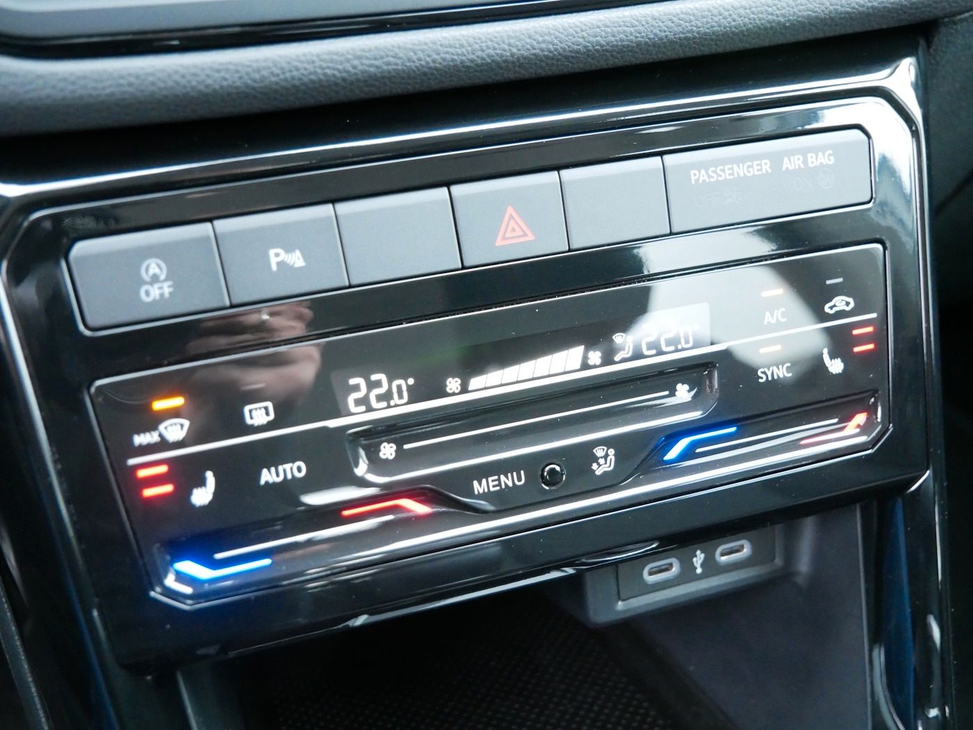 Fahrzeugabbildung Volkswagen T-Cross 1.0 TSI Life NEU32T ACC NAVI SHZ LED PDC