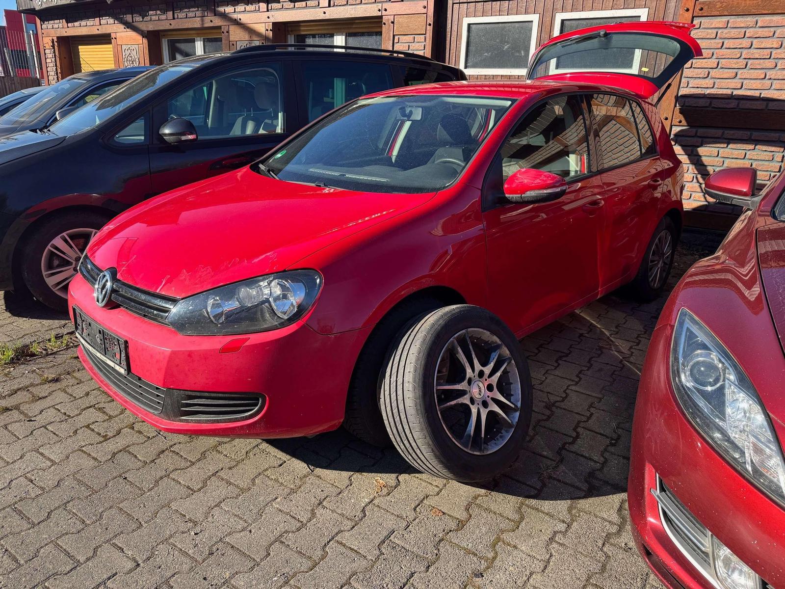 Volkswagen Golf 1.6 Trendline 1.Hd Scheckheft Klima SHZ Tuv