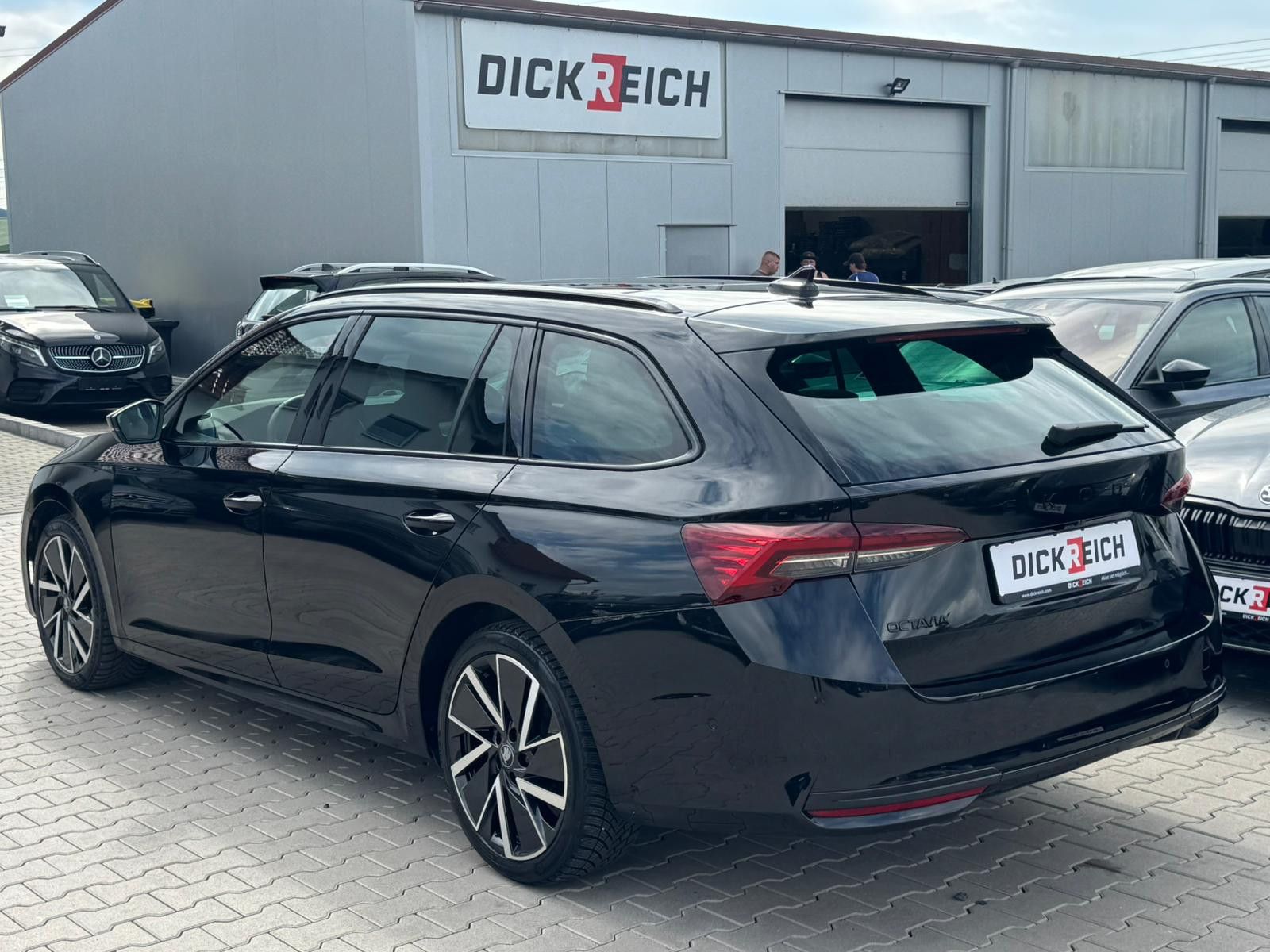 Fahrzeugabbildung SKODA Octavia 2.0 DSG Sportline MATRIX*PANO*CANT.*5J.G