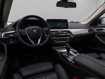 Fahrzeugabbildung BMW 530e xD Tour Pano ACC Kamera360° Sportsizt