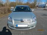Toyota Avensis 1.8-l-VVT-i Sol Automatik Sol - Toyota Avensis aus 2004: Kombi