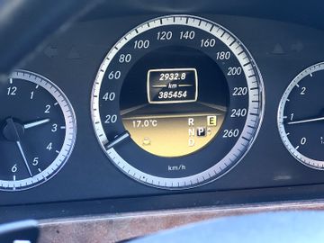 Mercedes E 220 - 10