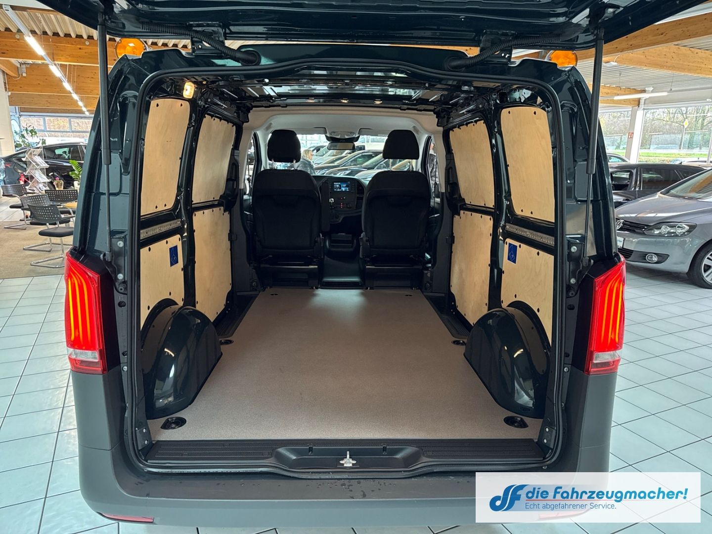 Fahrzeugabbildung Mercedes-Benz Vito Kasten 114 CDI FWD kompakt LED Blendfreies