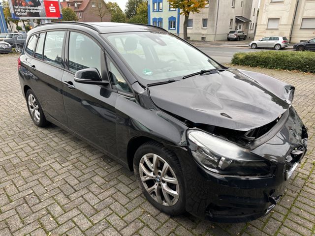 BMW 218 Gran Tourer Advantage Motor Startet