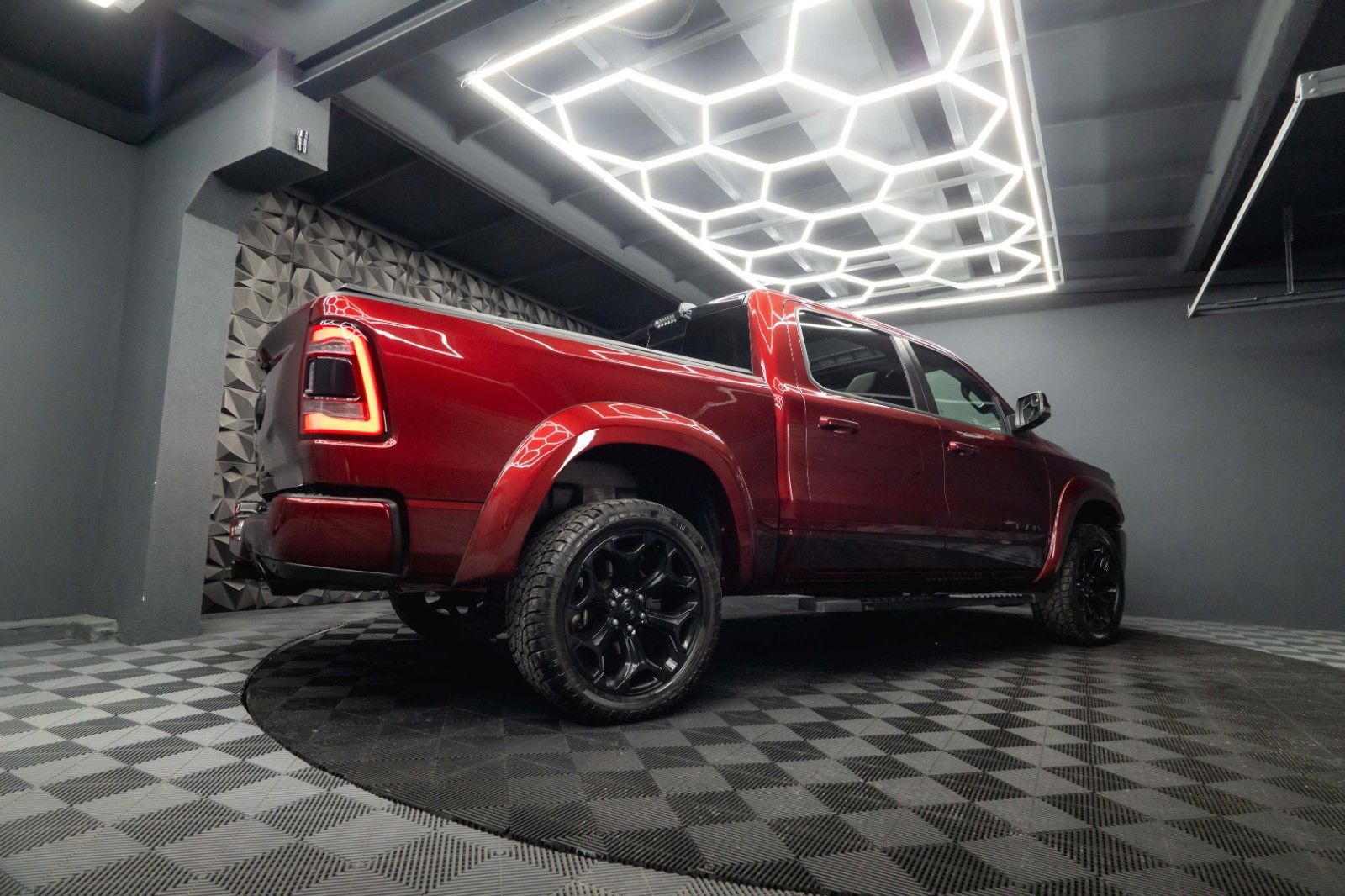 Fahrzeugabbildung Dodge RAM 5.7 V8 HEMI 4x4 LIMITED NightEdition Offroad