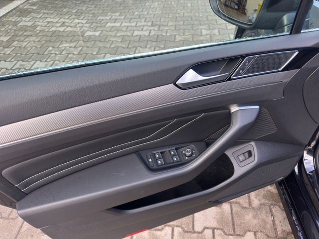 Passat Variant Elegance 1.5TSI DSG 110kW R-Line 
