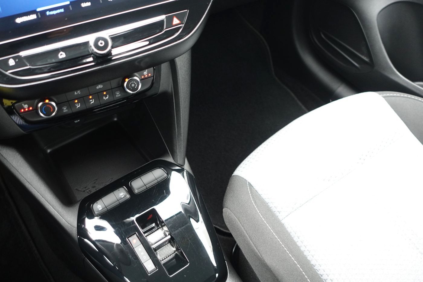 Fahrzeugabbildung Opel Corsa F 1.2 Turbo SHZ,Kam.,PDC,AUT,Allwetter
