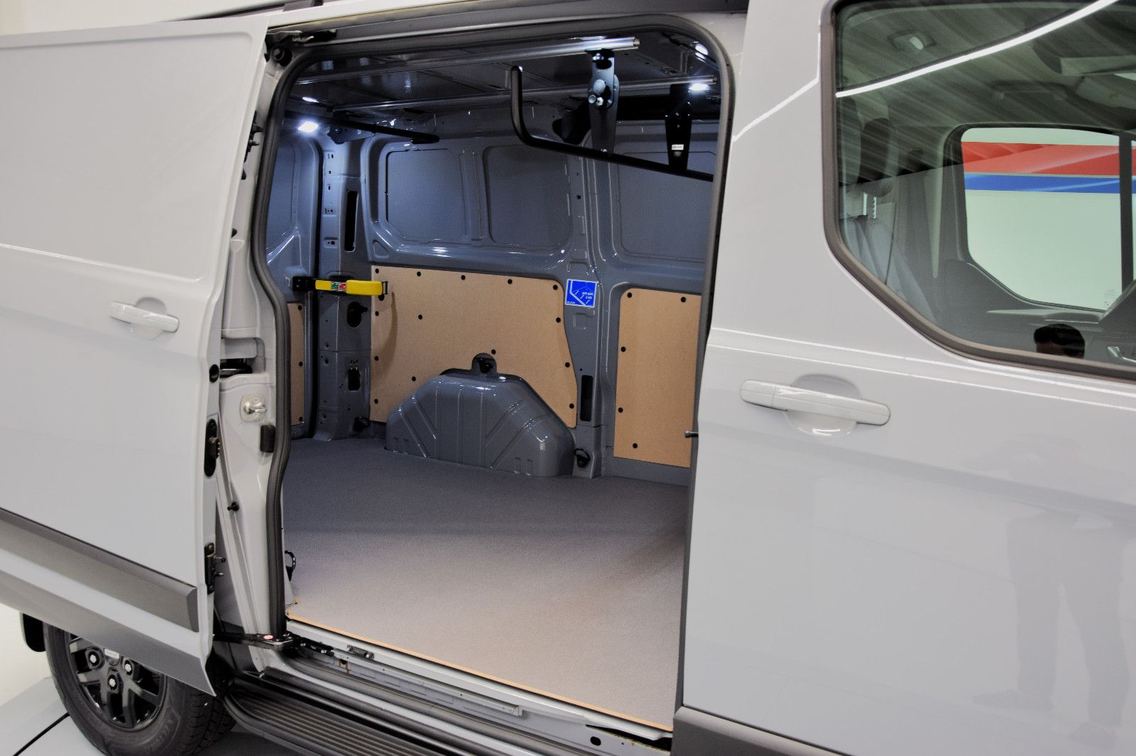 Fahrzeugabbildung Ford Transit Custom Kasten 340 L1 Trail LED ACC Kamer