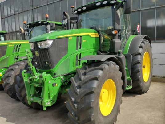 John Deere 6R230