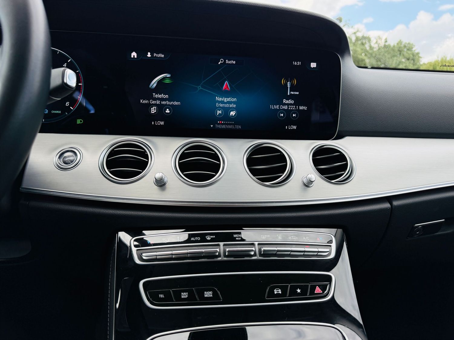 Fahrzeugabbildung Mercedes-Benz E 220 T d AVANTGARDE, Standheizung, MBUX Premium