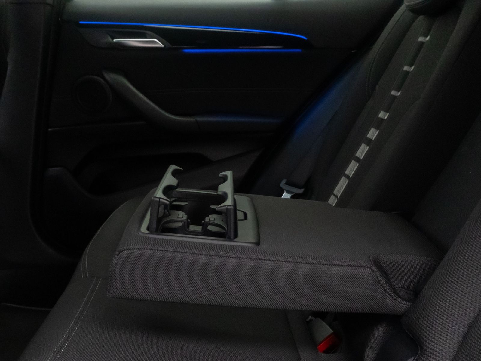 Fahrzeugabbildung BMW X2 sD18d DAB Kamera DAB Sportsitz ParkAss 18Zoll