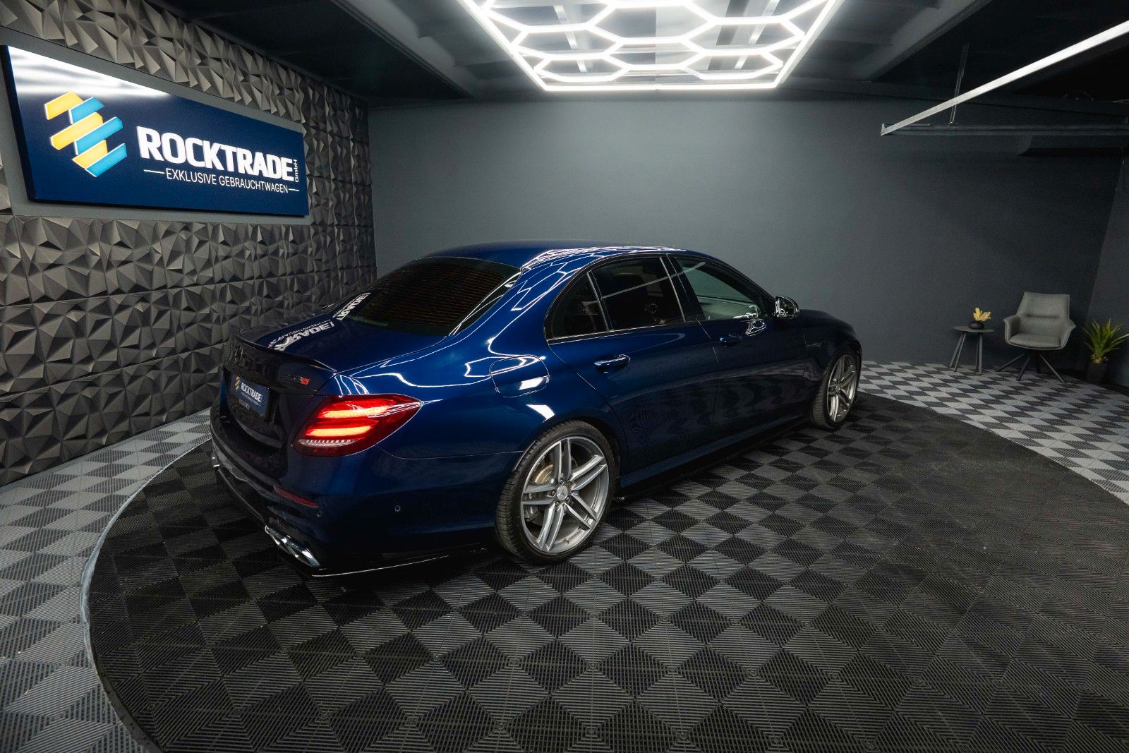 Fahrzeugabbildung Mercedes-Benz E 63 AMG 4Matic+ Night-Paket Drivers Package LED