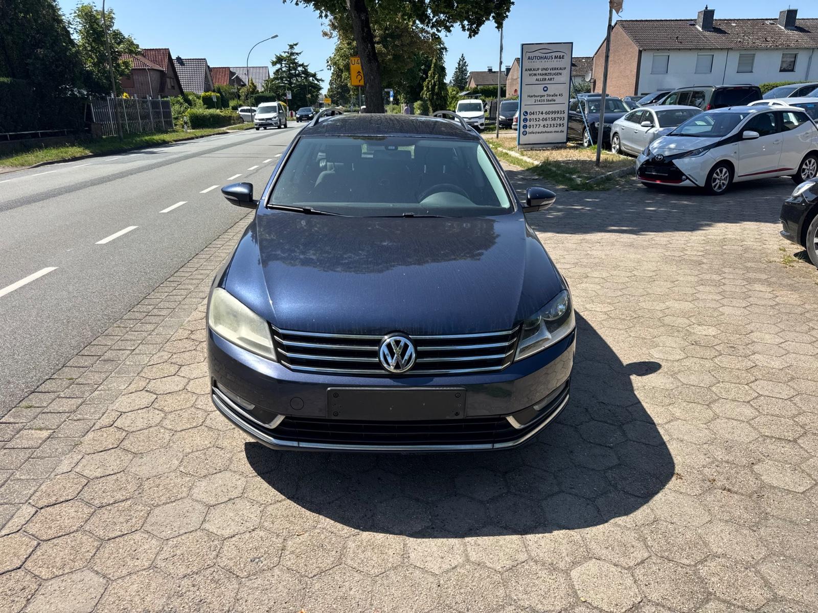Volkswagen Passat 2011 — вигляд ззаду