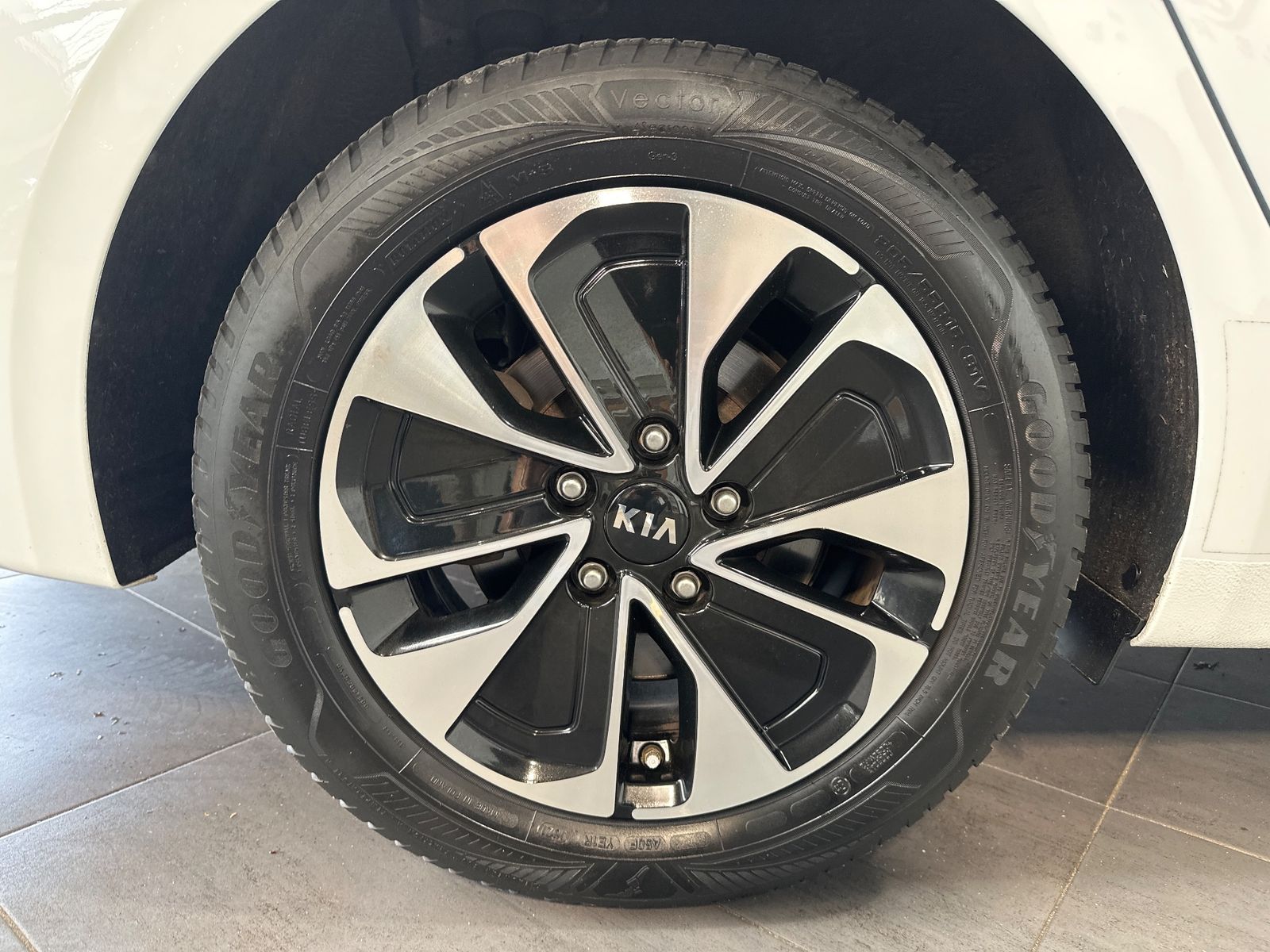 Fahrzeugabbildung Kia cee'd Sportswagon 1.6 GDI Plug-in Hybrid LED+KAM