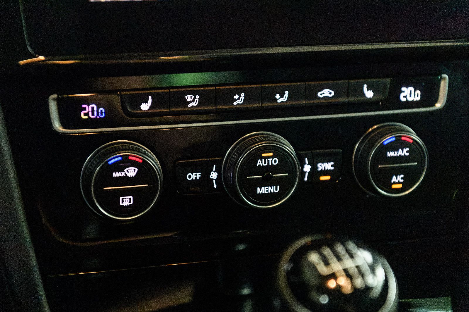 Fahrzeugabbildung Volkswagen Golf VII IQ.DRIVE +SHZ +ACC +NAVI