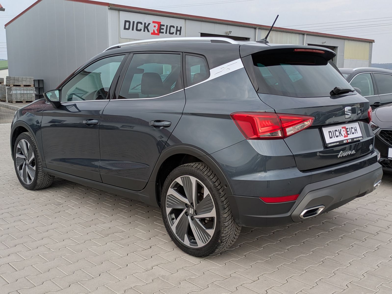 Fahrzeugabbildung SEAT Arona 1.0 TSI FR DSG AHK*ACC*LED*APP*DAB*KAMERA