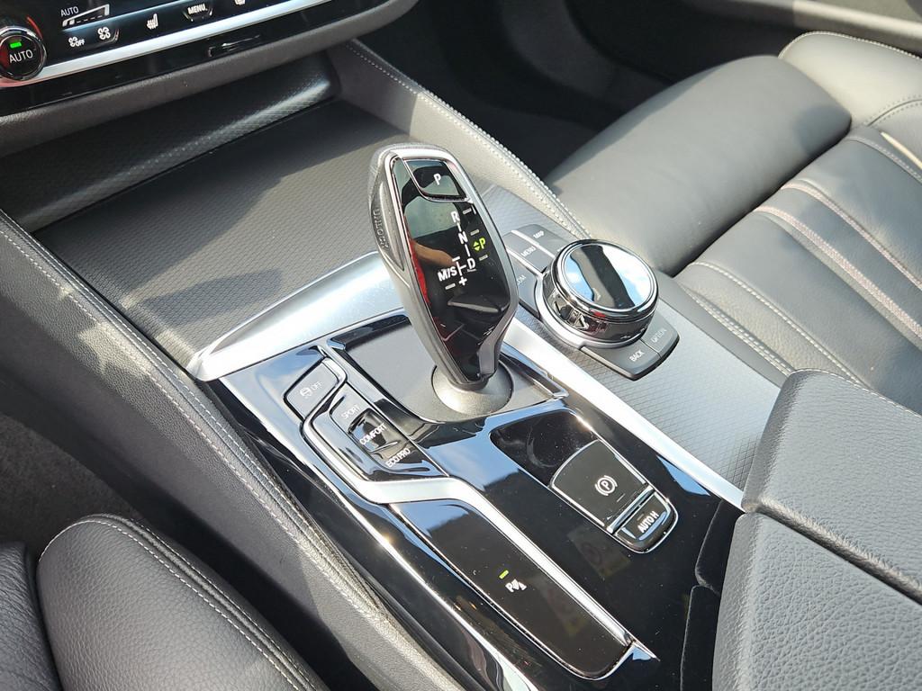 BMW 530d T. M-SPORT LASER HUD PANO KAMERA H/K AHK