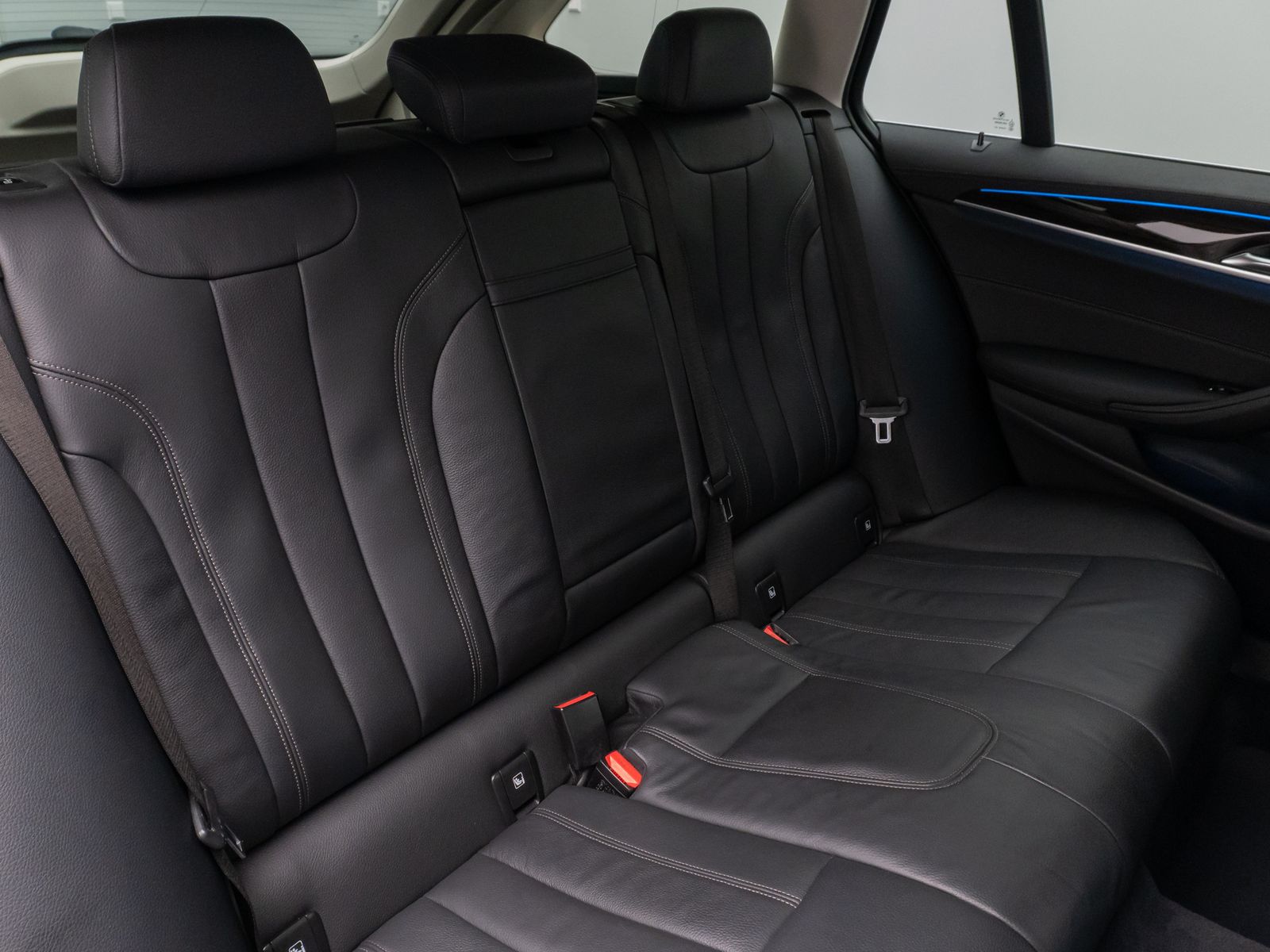 Fahrzeugabbildung BMW 530e xD Luxury Line DAB Komfort HUD Laser HiFi