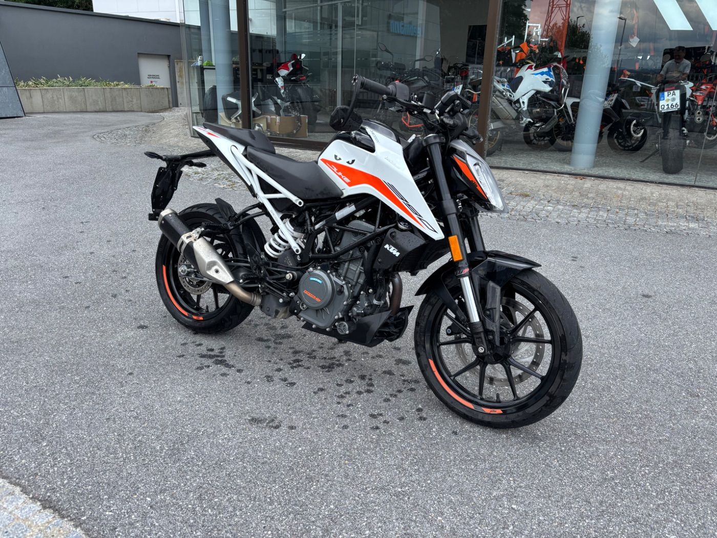 Fahrzeugabbildung KTM 390 Duke Modell 2022 mit Quickshifter
