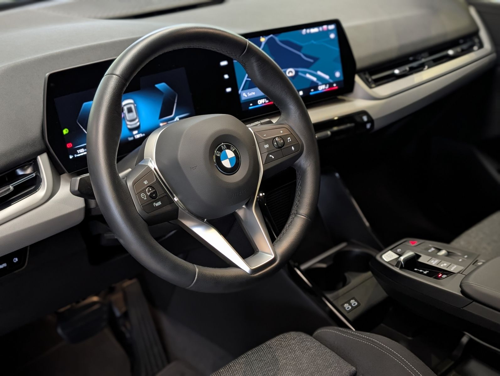 Fahrzeugabbildung BMW 218 Active Tourer d AHK Pano Cam Travel-Paket