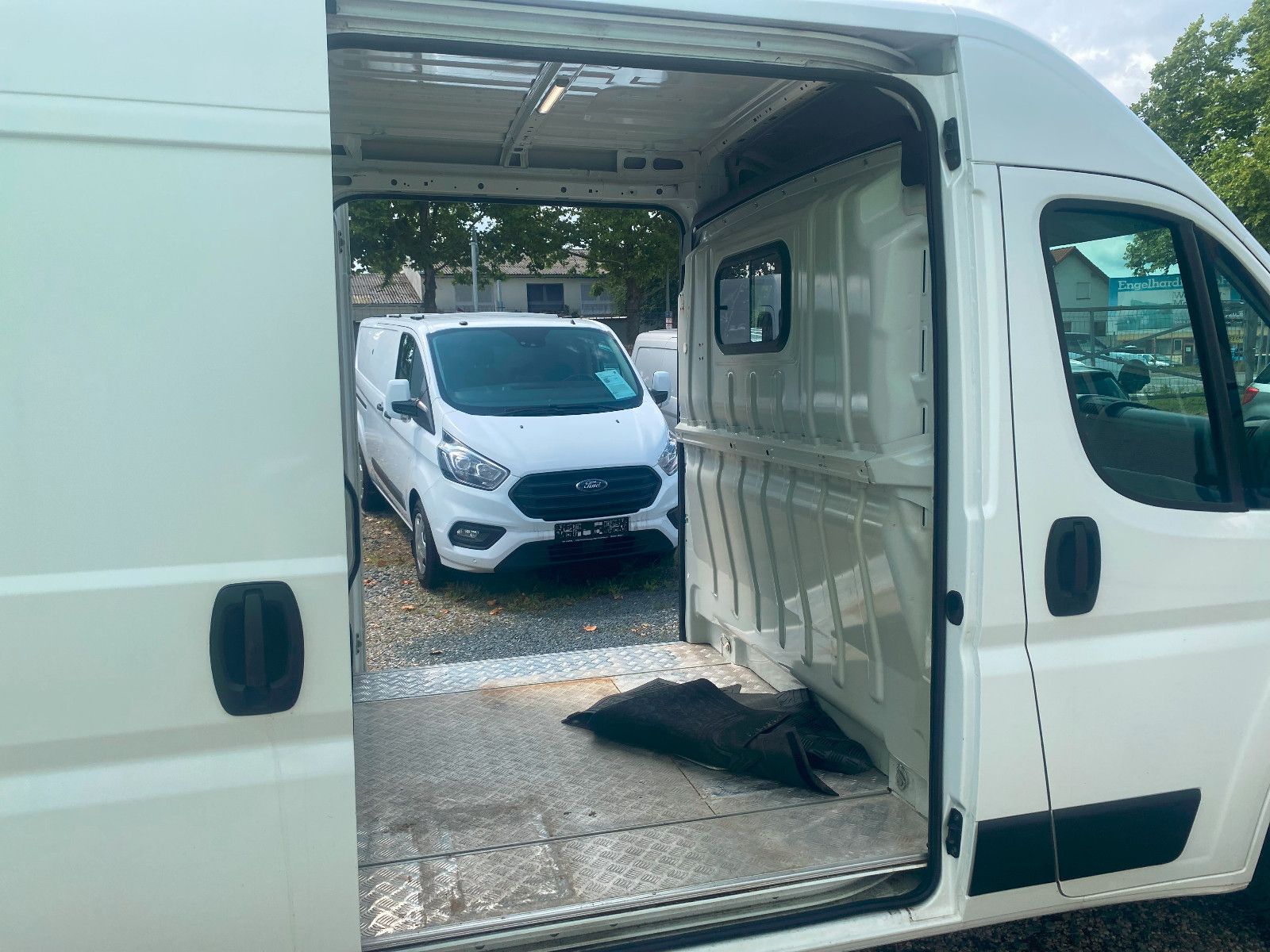 Fahrzeugabbildung Peugeot BoxerKastenHochraum330 L2H2 PremiumBlueHDi,AHK