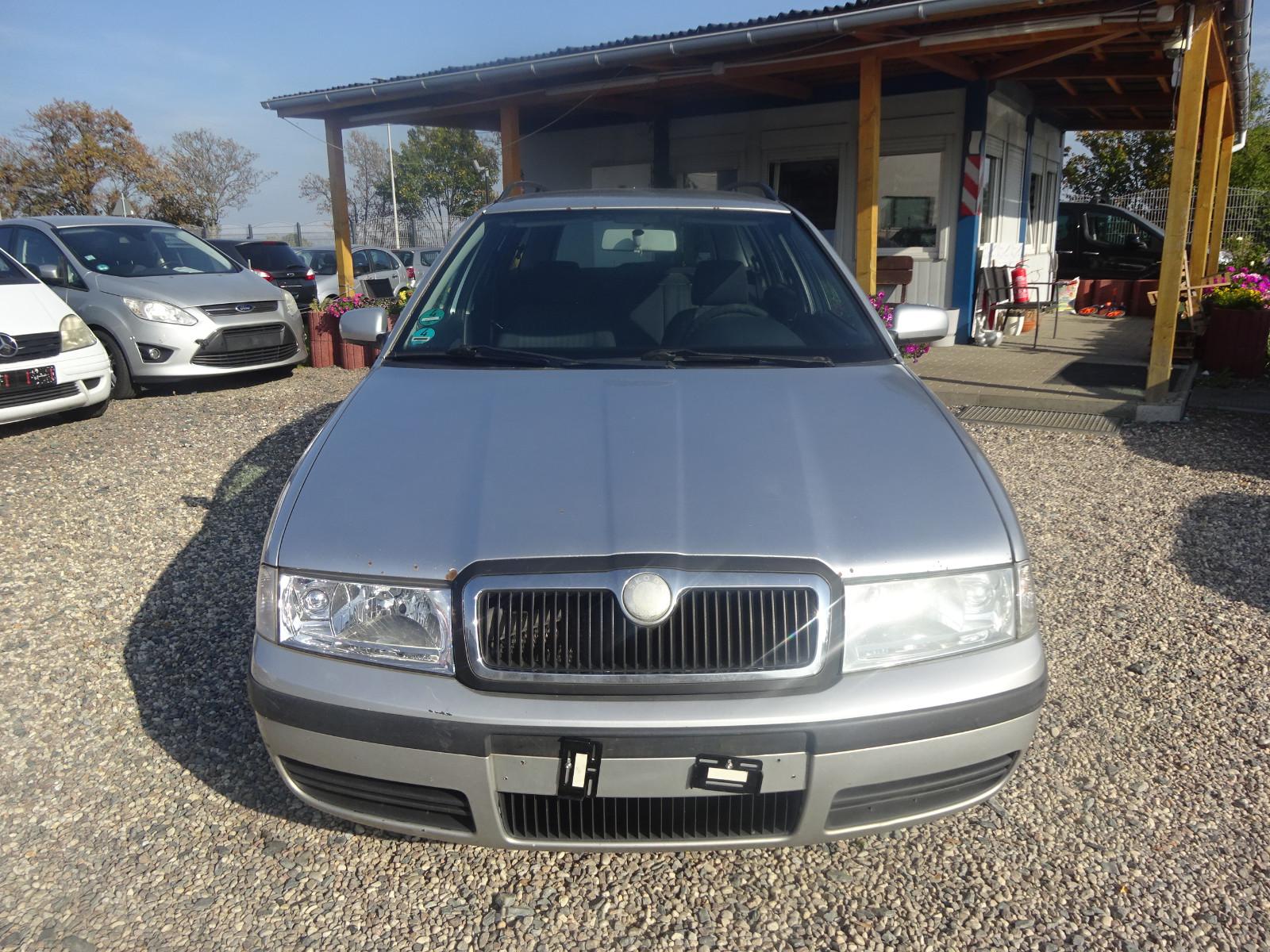 Skoda Octavia 2008 — rear view